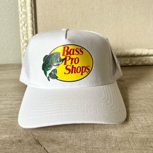 NWT Bass Pro Shops Mesh Trucker Hat/ Snapback - TRUE WHITE